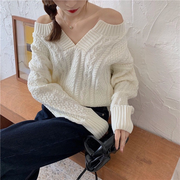 Aktuális női kötött blúz két színben, csupasz váll