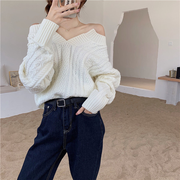 Aktuális női kötött blúz két színben, csupasz váll