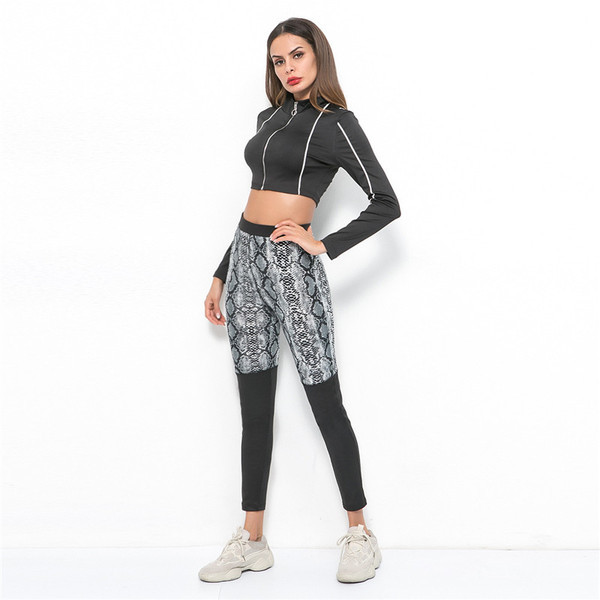 Női sport leggings magas derékkal, állatmintával fekete színben