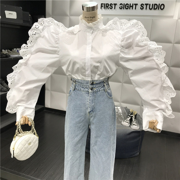 Modern női ing fekete-fehér csipkével