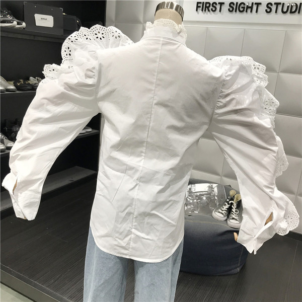 Modern női ing fekete-fehér csipkével