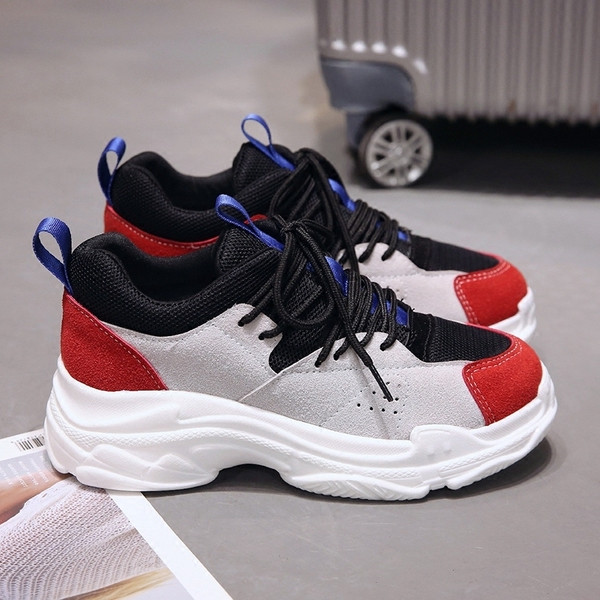 Női színes tornacipő durva talppal és fűzővel