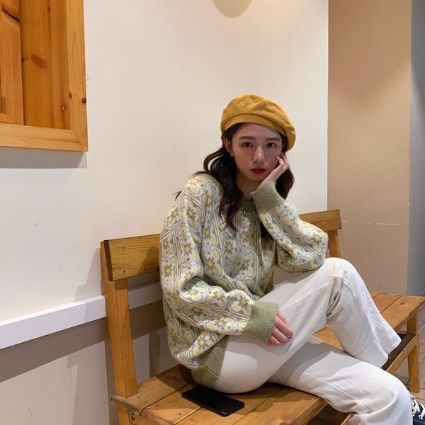 Női alkalmi pulóver rövid modell virágmintával