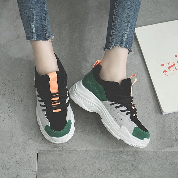 Γυναικεία αθλητικά πάνινα παπούτσια με στοιχείο - βελούδο σε δύο χρώματα