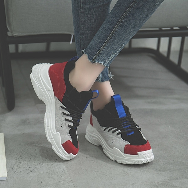 Γυναικεία αθλητικά πάνινα παπούτσια με στοιχείο - βελούδο σε δύο χρώματα