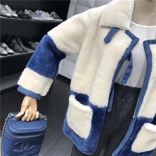 Női kabát kék és barna zsebekkel