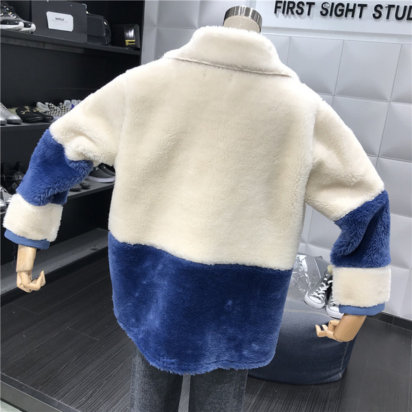 Női kabát kék és barna zsebekkel