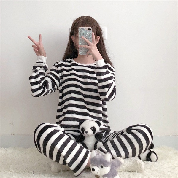 Női modern csíkos pizsama több színben