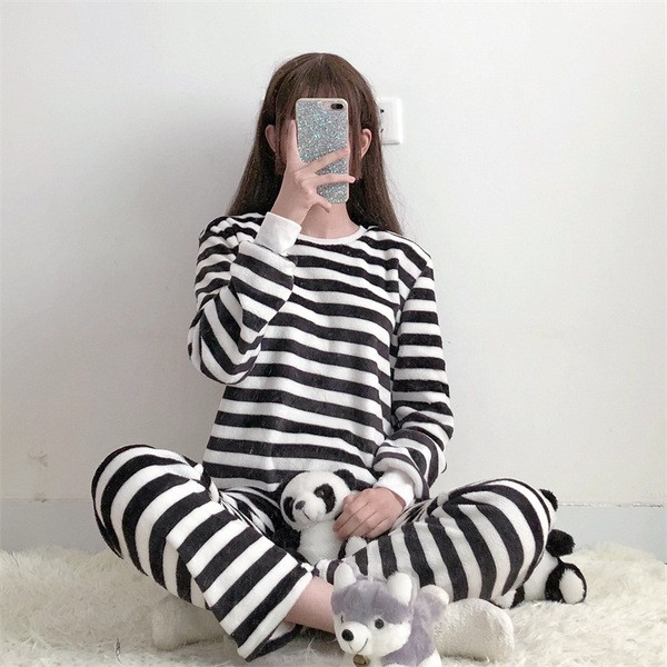 Női modern csíkos pizsama több színben