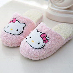 Meleg téli cipők különböző színekben és felhasználásban