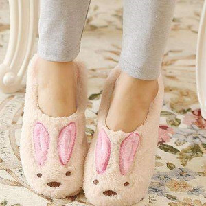 Meleg téli cipők különböző színekben és felhasználásban