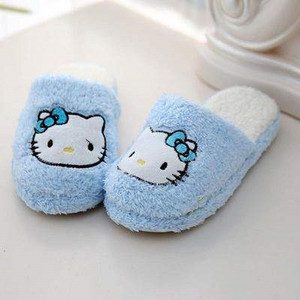 Meleg téli cipők különböző színekben és felhasználásban