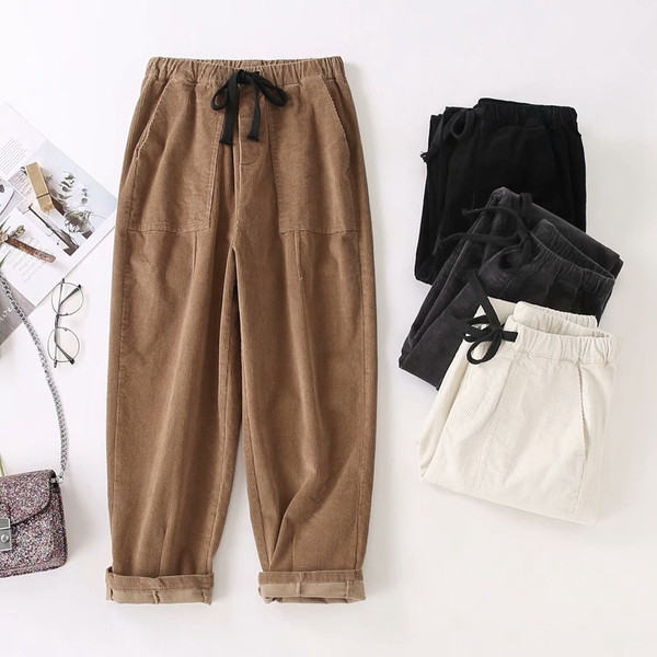 Modern női nadrág zsebekkel és nyakkendőkkel - széles modell