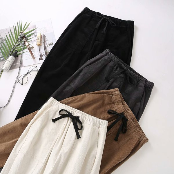 Modern női nadrág zsebekkel és nyakkendőkkel - széles modell