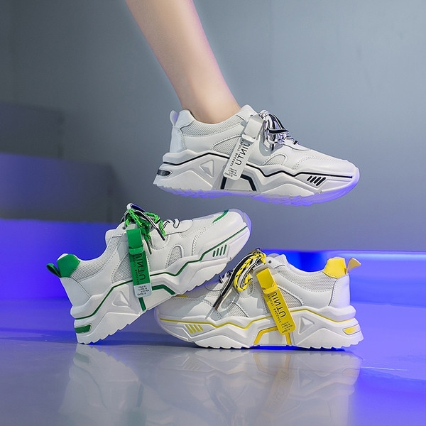 Stílusos női tornacipő durva és magas talppal