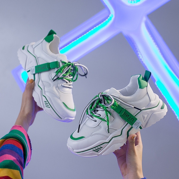 Stílusos női tornacipő durva és magas talppal