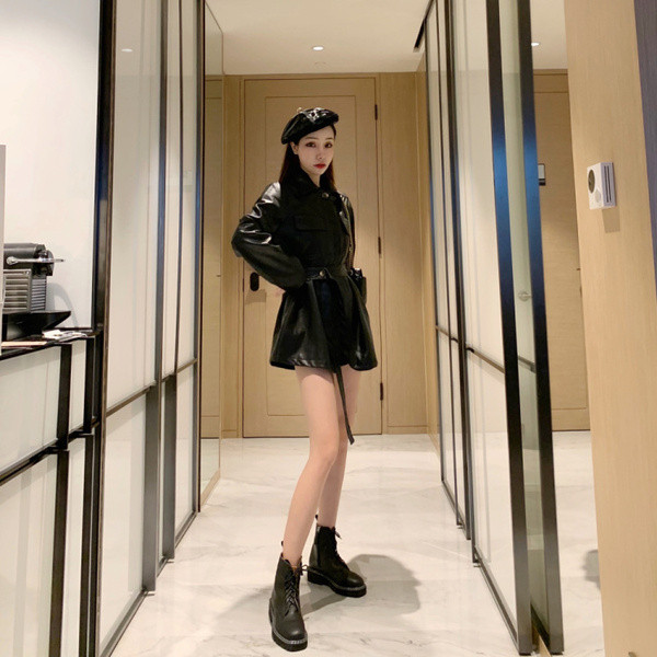 Modern női bőrdzseki fekete övvel