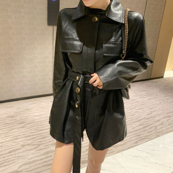 Modern női bőrdzseki fekete övvel