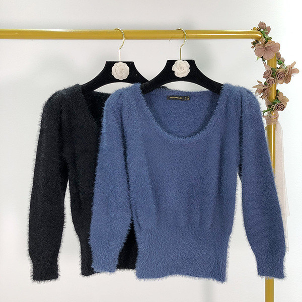 Vastag női blúz ovális nyakkivágással és hosszú ujjú kék és fekete színben