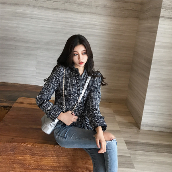 Aktuális női kabát rögzítés nélkül fekete és kék színben