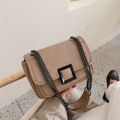 Modern női táska fém rögzítéssel több színben