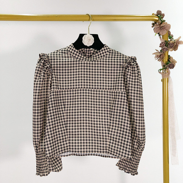 Rövid kockás blúz ovális nyakkivágással és 7/8-as ujjakkal