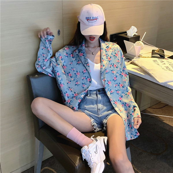 Virágmintás női kabát kék és szürke színben