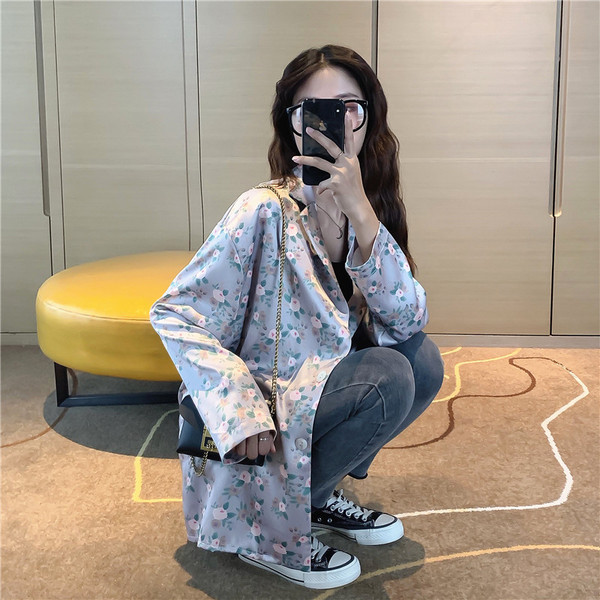 Virágmintás női kabát kék és szürke színben