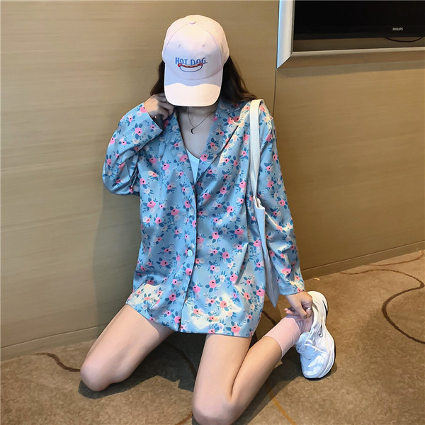 Virágmintás női kabát kék és szürke színben