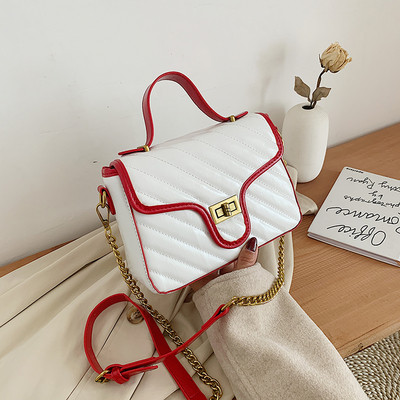 Női bőrtáska fémlánccal, három színben