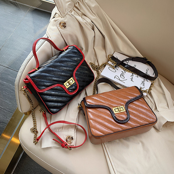 Női bőrtáska fémlánccal, három színben