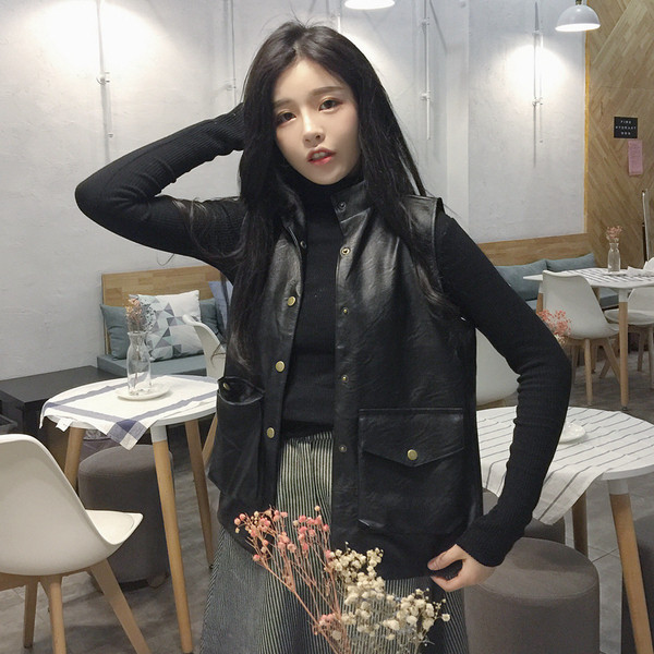 Női öko-bőr mellény fekete zsebekkel