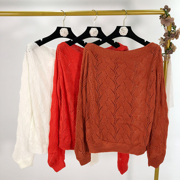 Vékony női pulóver csónakos nyakkivágással, három színben