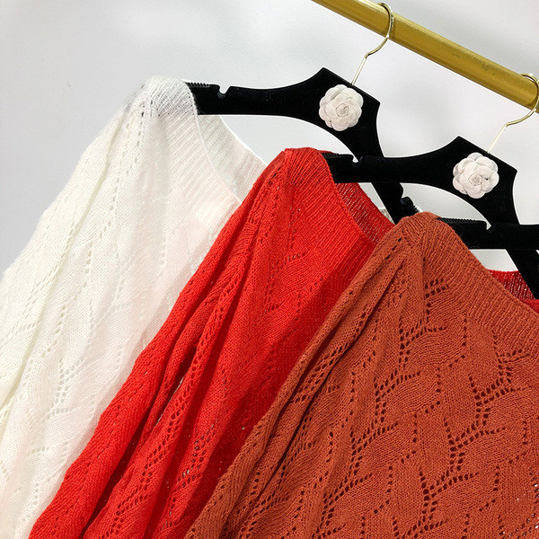 Vékony női pulóver csónakos nyakkivágással, három színben