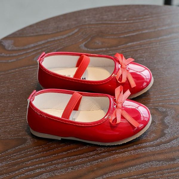 Παιδικά λουστρίν παπούτσια με κορδέλα σε μαύρο, ροζ και κόκκινο χρώμα