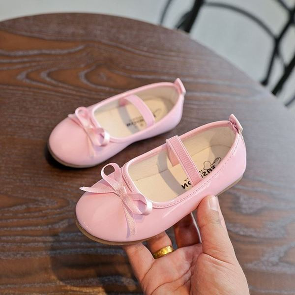 Παιδικά λουστρίν παπούτσια με κορδέλα σε μαύρο, ροζ και κόκκινο χρώμα