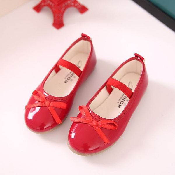 Παιδικά λουστρίν παπούτσια με κορδέλα σε μαύρο, ροζ και κόκκινο χρώμα