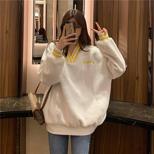 Lezser női puha blúz - széles modell spitz nyakkivágással