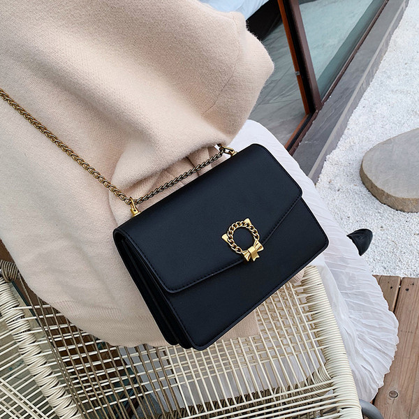 Stílusos kézitáska fém elemekkel több színben