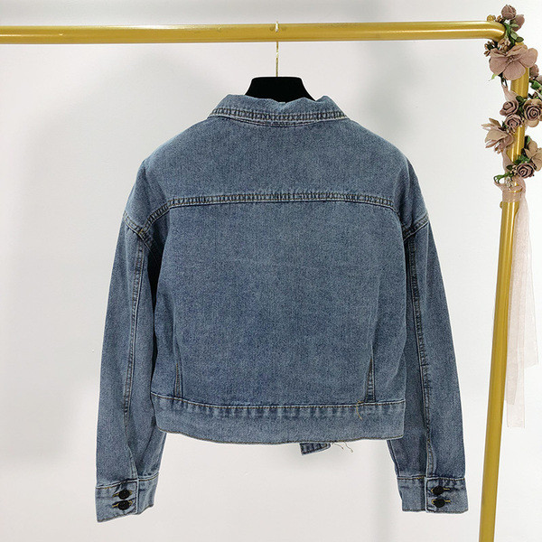 Σύντομο τζιν μπουφάν σε μπλε χρώμα με μακριά μανίκια