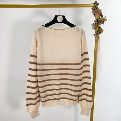 Pulover lung cu dungi în două culori cu decolteu barcă