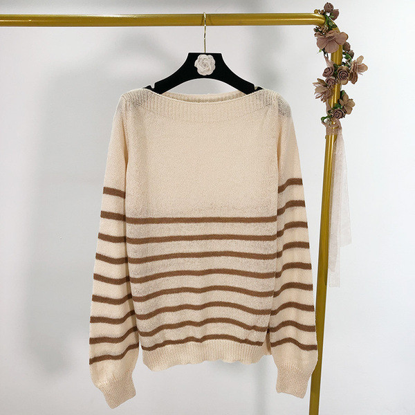 Pulover lung cu dungi în două culori cu decolteu barcă