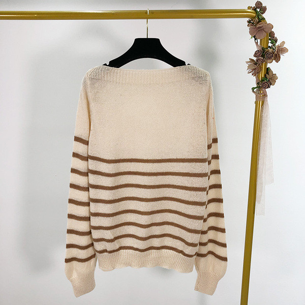 Pulover lung cu dungi în două culori cu decolteu barcă