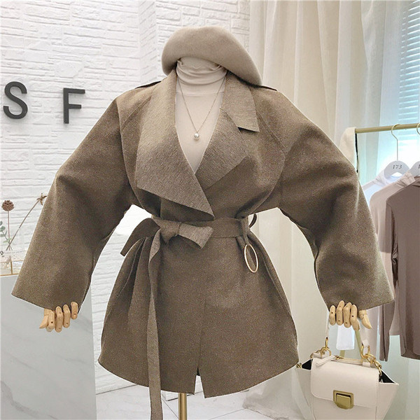 Stílusos női kabát övvel, három színben