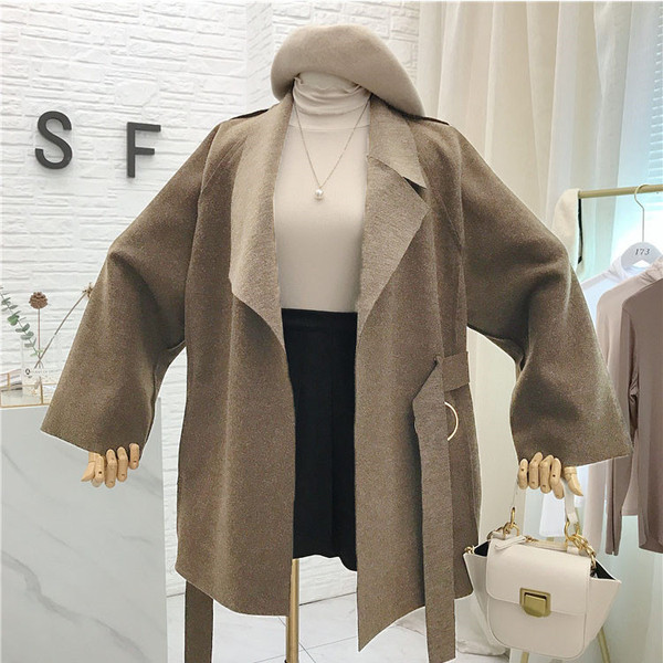 Stílusos női kabát övvel, három színben