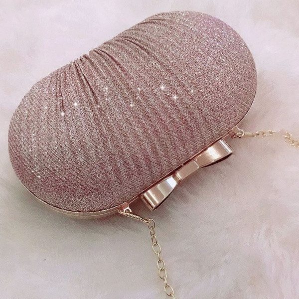 Elegáns kézitáska / kuplung hosszú fém vállfogantyúval