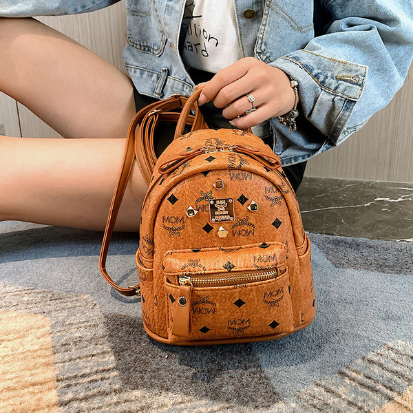 Női napi hátizsák barna, rózsaszín és fekete színben