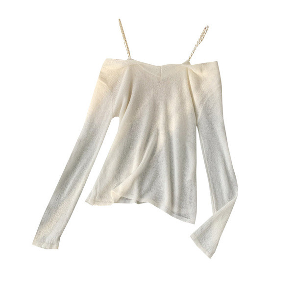 Modern női blúz csupasz váll és fekete-fehér gyöngyökkel