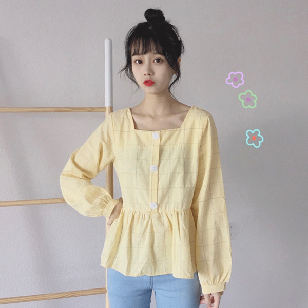 Női alkalmi blúz sárga-fehér színben, négyzet alakú nyakkivágással