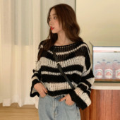 Női aktuális pulóver két színben - széles modell